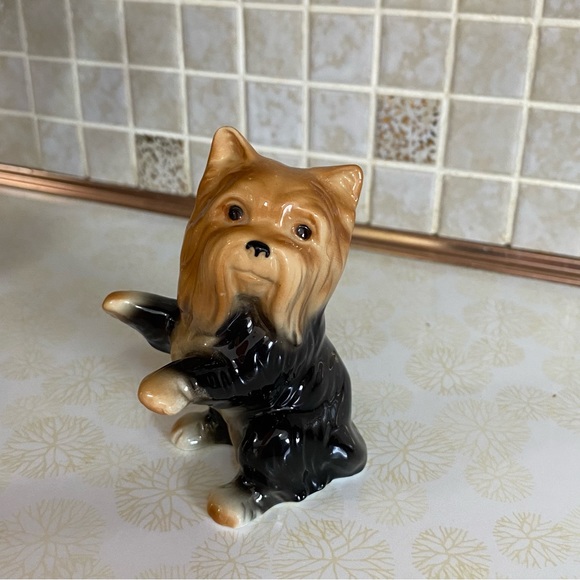 Vintage Yorkshire Terrier Yorkie dog figurine porcelain bone China . - Picture 2 of 6